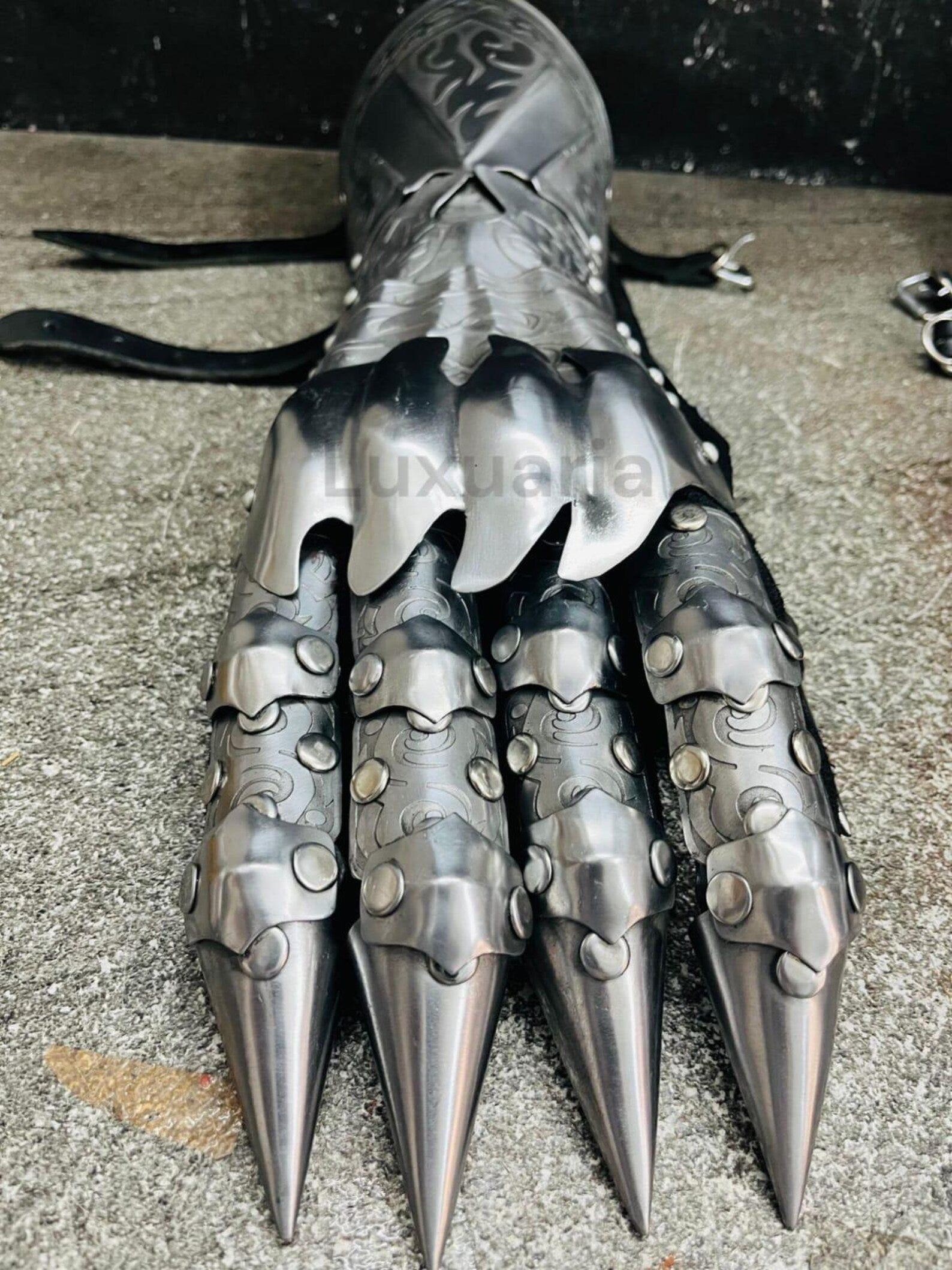 Medieval Nazgul Etching Gloves Set Medieval Knight Gothic Gauntlet Gloves Pair Best Halloween Costume Role Play & Cosplay.
