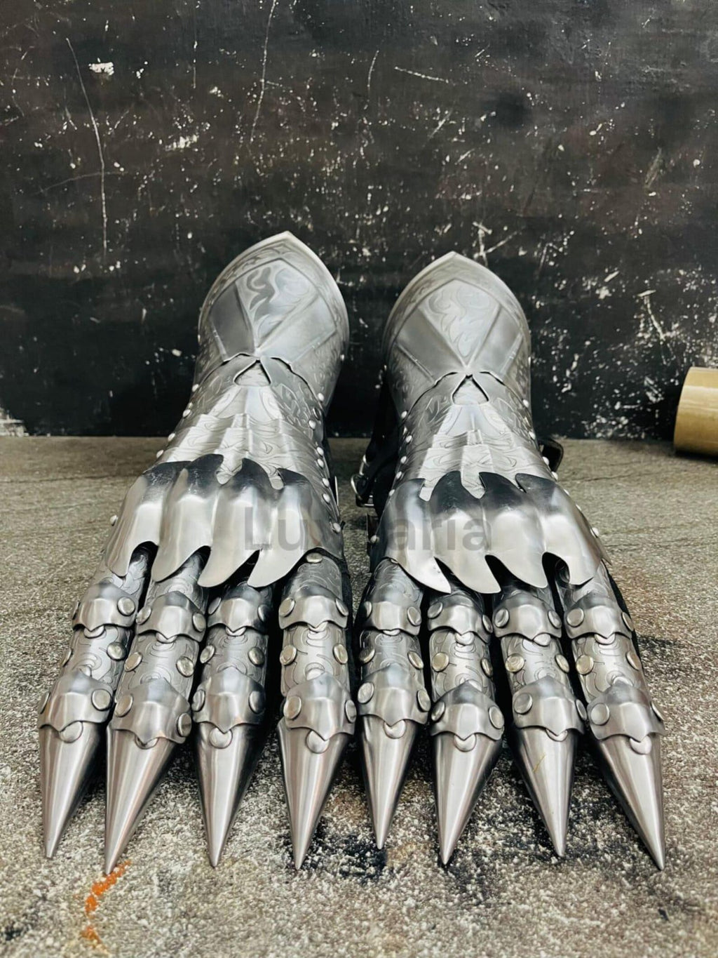 Medieval Nazgul Etching Gloves Set Medieval Knight Gothic Gauntlet Gloves Pair Best Halloween Costume Role Play & Cosplay.