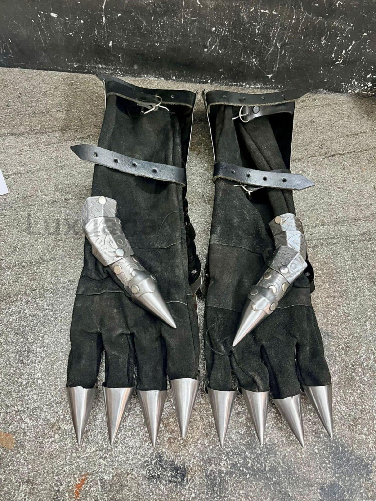 Medieval Nazgul Etching Gloves Set Medieval Knight Gothic Gauntlet Gloves Pair Best Halloween Costume Role Play & Cosplay.