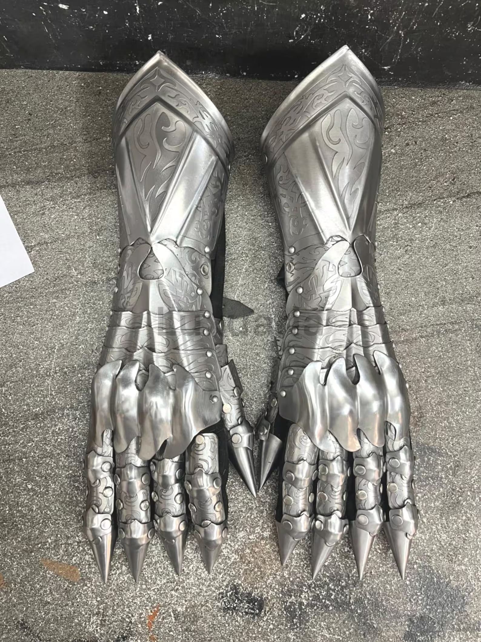 Medieval Nazgul Etching Gloves Set Medieval Knight Gothic Gauntlet Gloves Pair Best Halloween Costume Role Play & Cosplay.