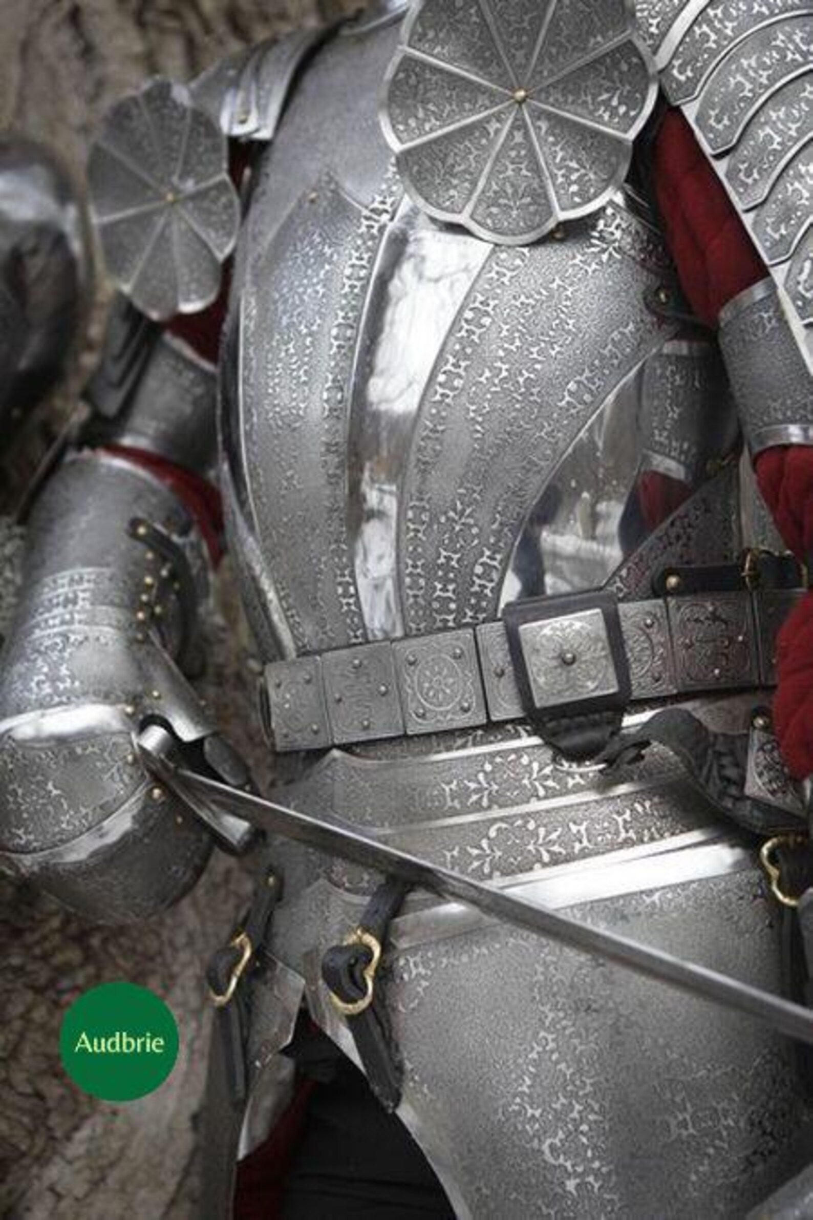 Medieval Knight Full Suit of Armor – Handcrafted Steel, Cosplay LARP Costume